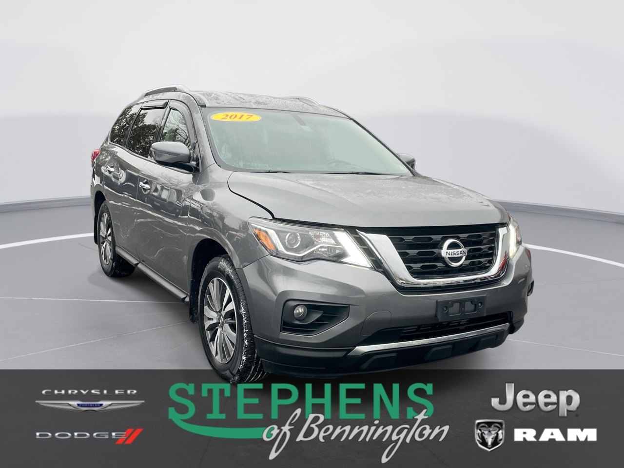 2017 Nissan Pathfinder SV's photo