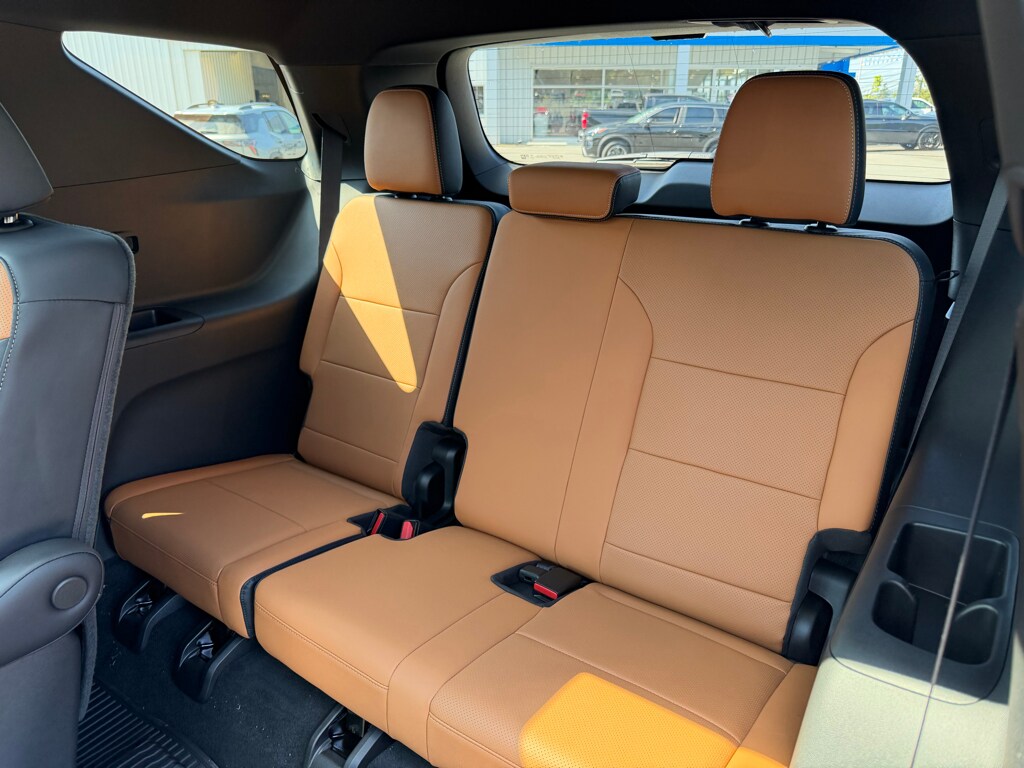 2027 Chevrolet Traverse Z71 - Photo 6