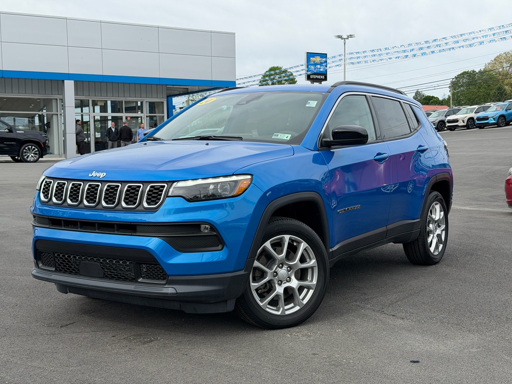 2024 Jeep Compass Latitude Lux 4X4's photo