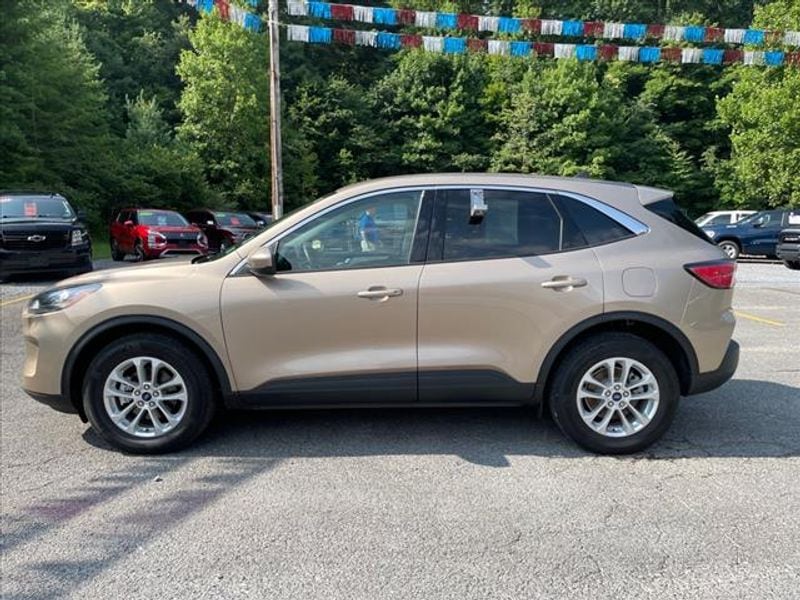 Used 2021 Ford Escape SE with VIN 1FMCU9G65MUA15118 for sale in Oak Hill, WV