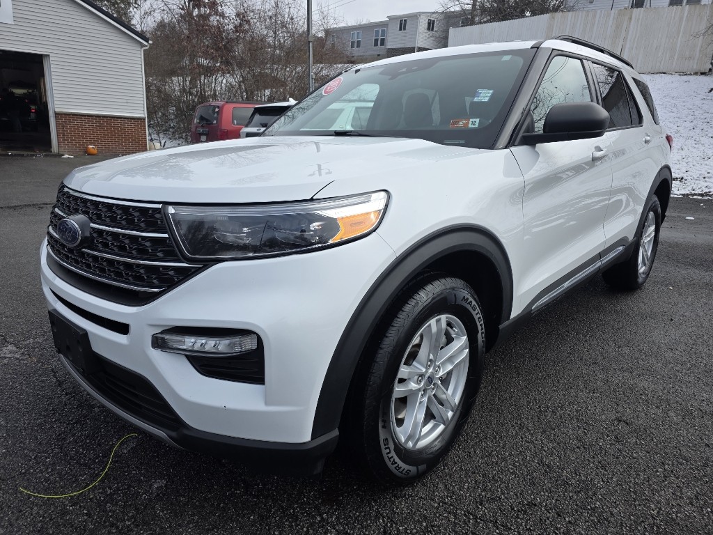 2023 Ford Explorer XLT's photo