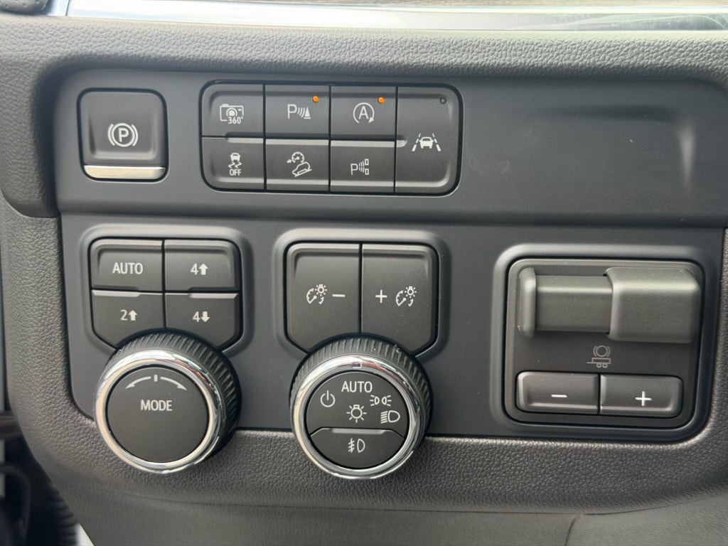 2026 Chevrolet Suburban Premier - Photo 13