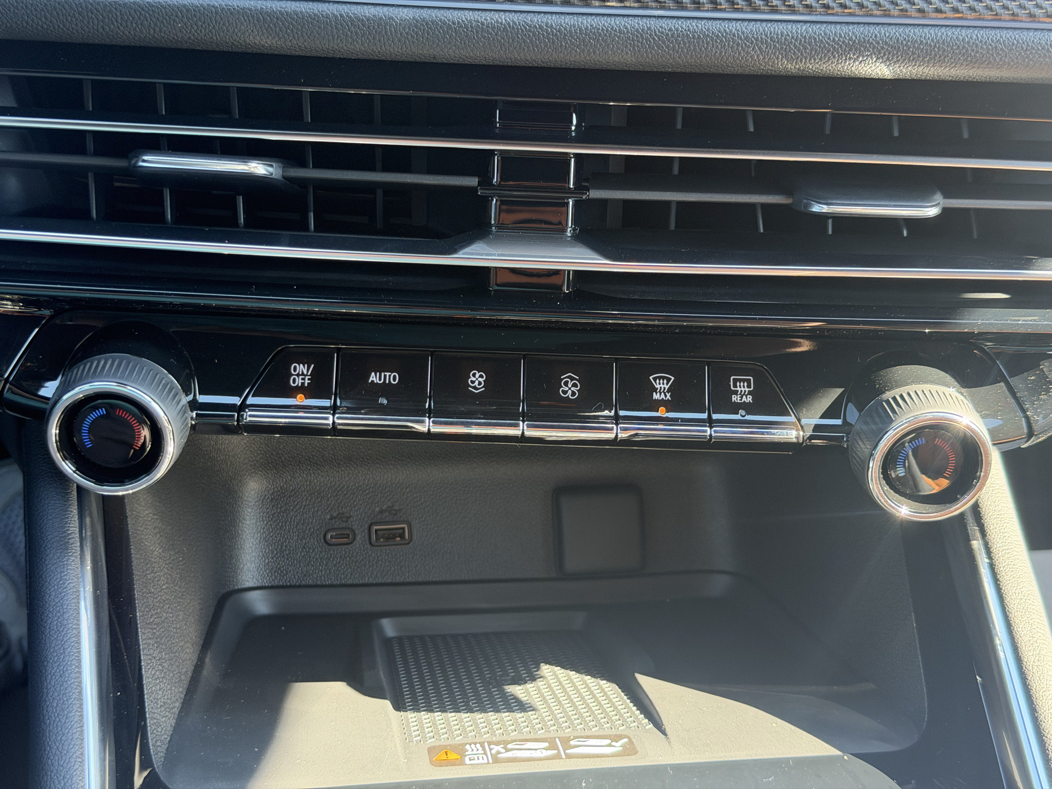 2027 Chevrolet Traverse Z71 - Photo 12
