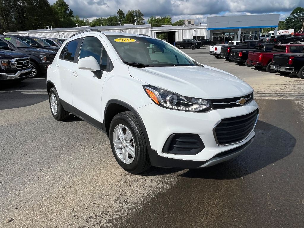 Used 2022 Chevrolet Trax LT with VIN KL7CJPSM4NB546408 for sale in Oak Hill, WV