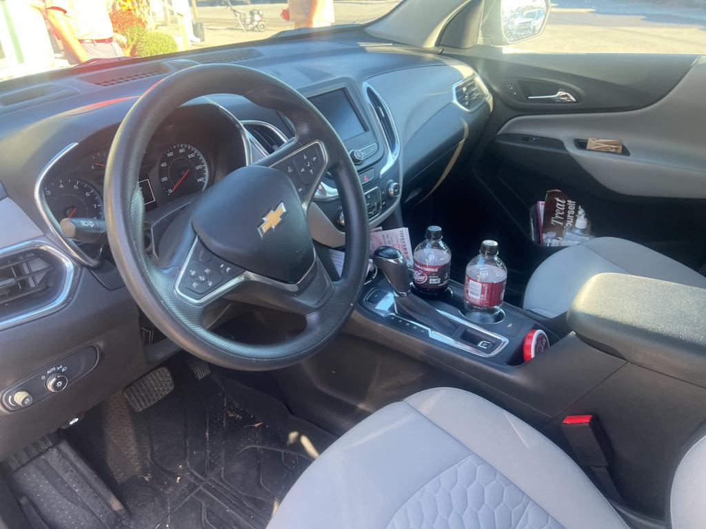 2021 Chevrolet Equinox LS photo 2