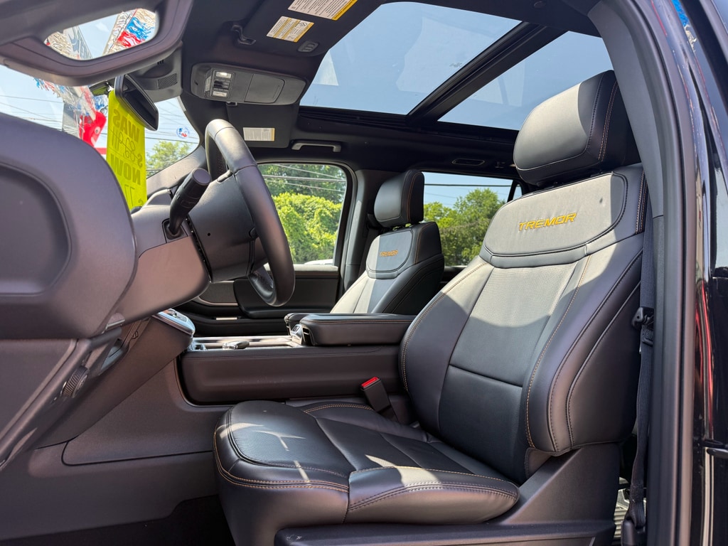 2025 Ford Expedition Tremor - Photo 8