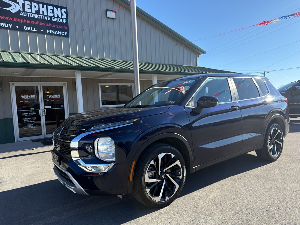 2024 Mitsubishi Outlander SE's photo