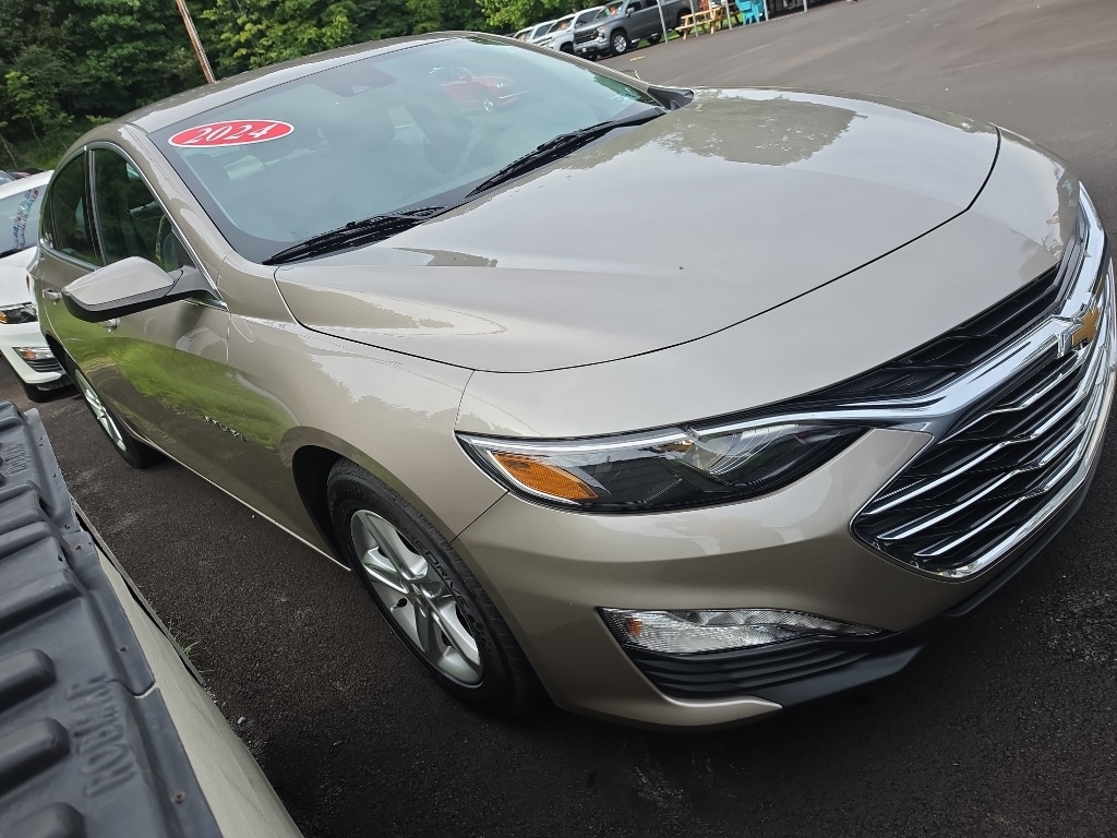 Used 2024 Chevrolet Malibu 1LT with VIN 1G1ZD5ST9RF126568 for sale in Oak Hill, WV