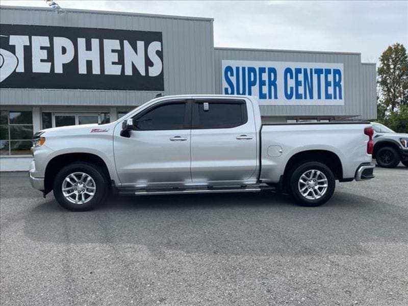 Used 2022 Chevrolet Silverado 1500 LT with VIN 2GCUDDED8N1500685 for sale in Oak Hill, WV