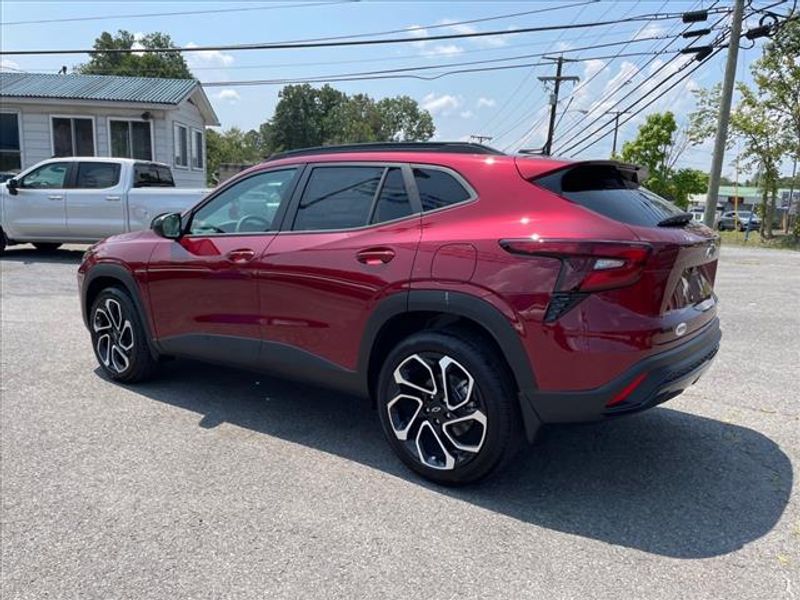 2025 Chevrolet Trax photo 3