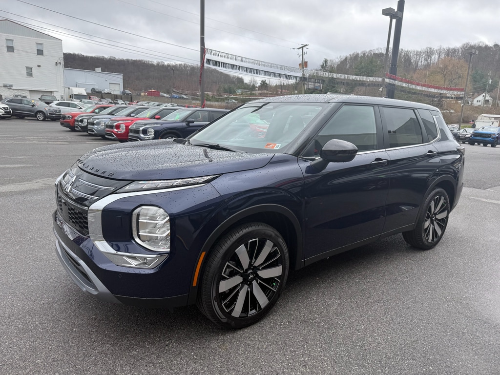 2025 Mitsubishi Outlander SE's photo