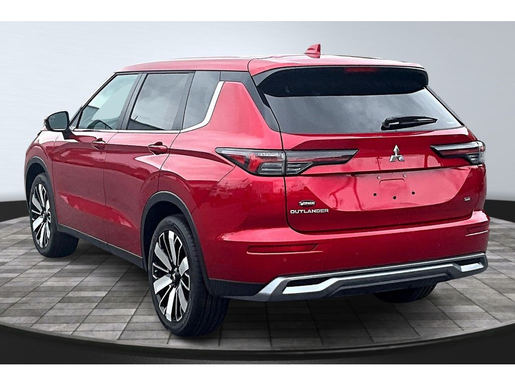 2025 Mitsubishi Outlander SE photo 3