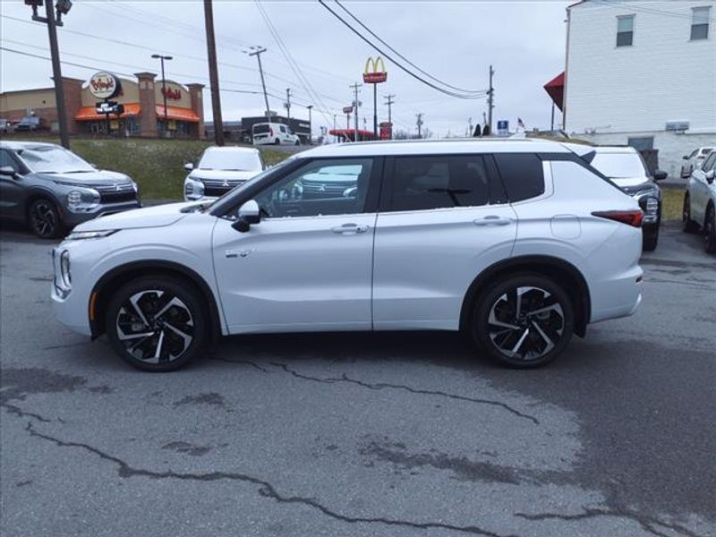 Used 2024 Mitsubishi Outlander Plug-in Hybrid SEL with VIN JA4T5WA91RZ018847 for sale in Princeton, WV