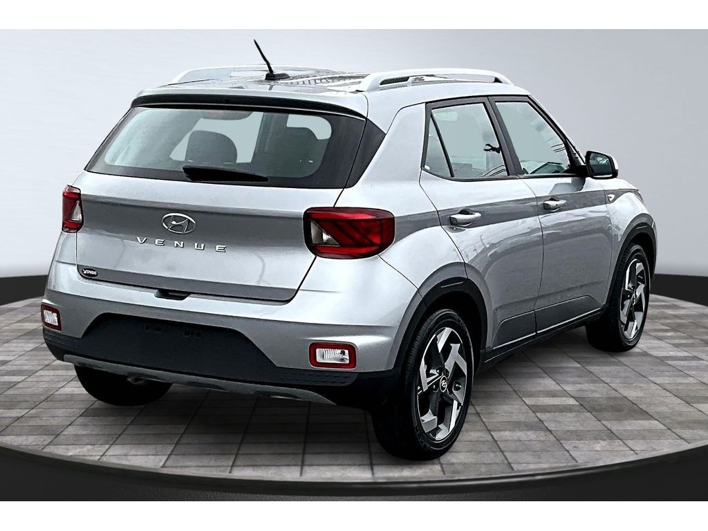 Used 2024 Hyundai Venue SEL SUV