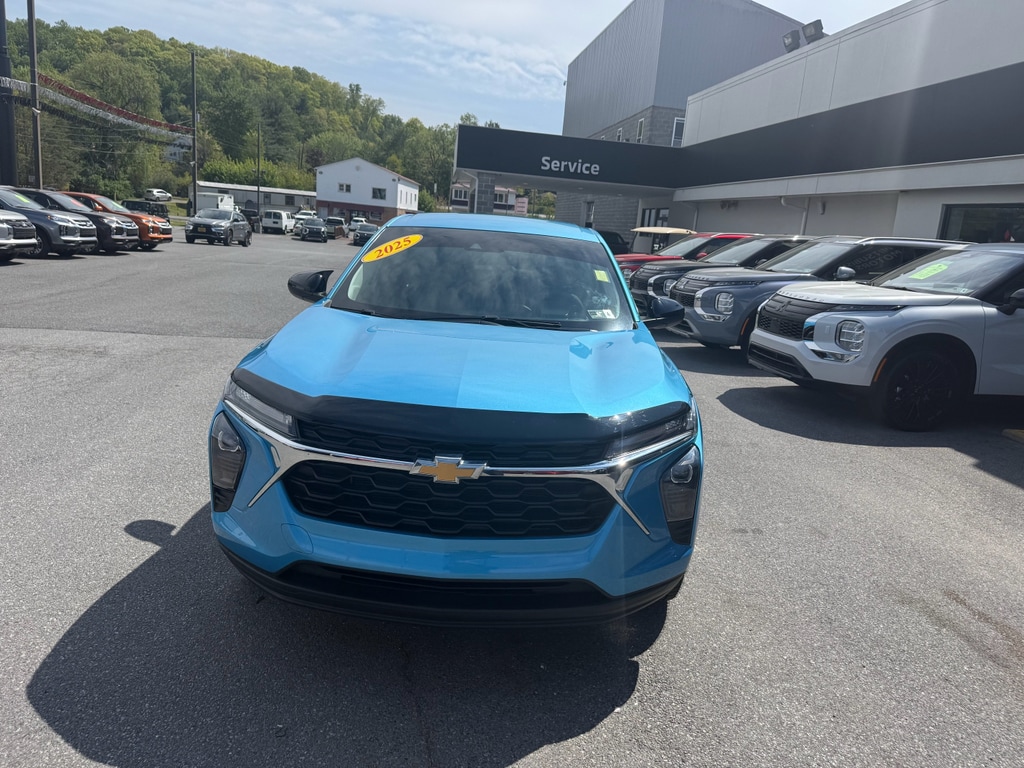 2025 Chevrolet Trax LS's photo