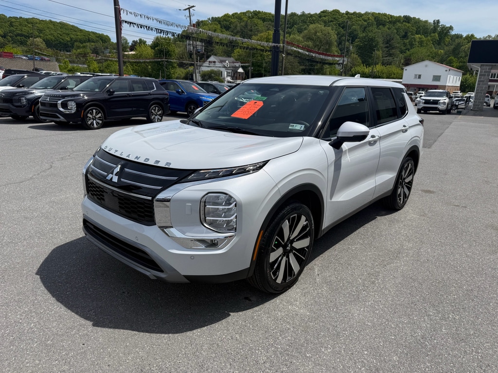 2026 Mitsubishi Outlander SE - Photo 3