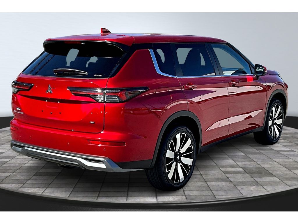 2025 Mitsubishi Outlander SE photo 4