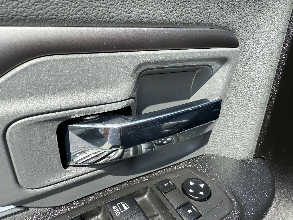 2022 Ram 1500 Classic SLT photo 2