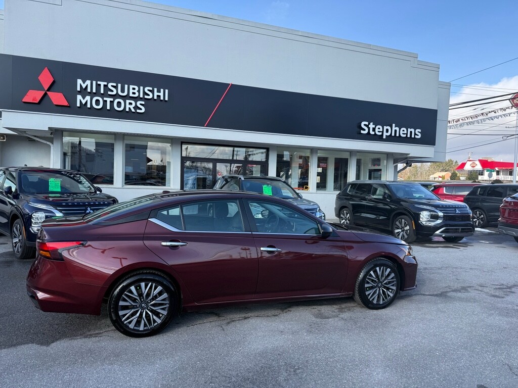 Used 2024 Nissan Altima 2.5 SV Sedan