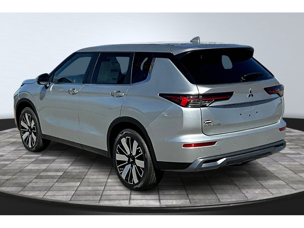 2025 Mitsubishi Outlander SE photo 3