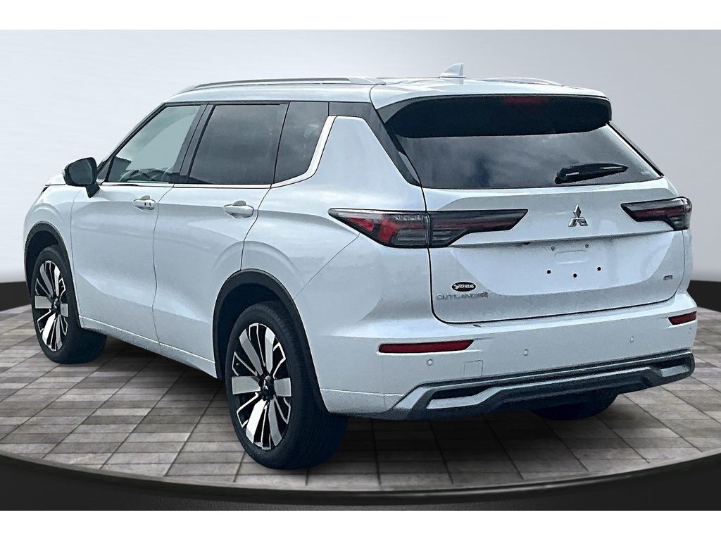 2025 Mitsubishi Outlander SEL photo 3