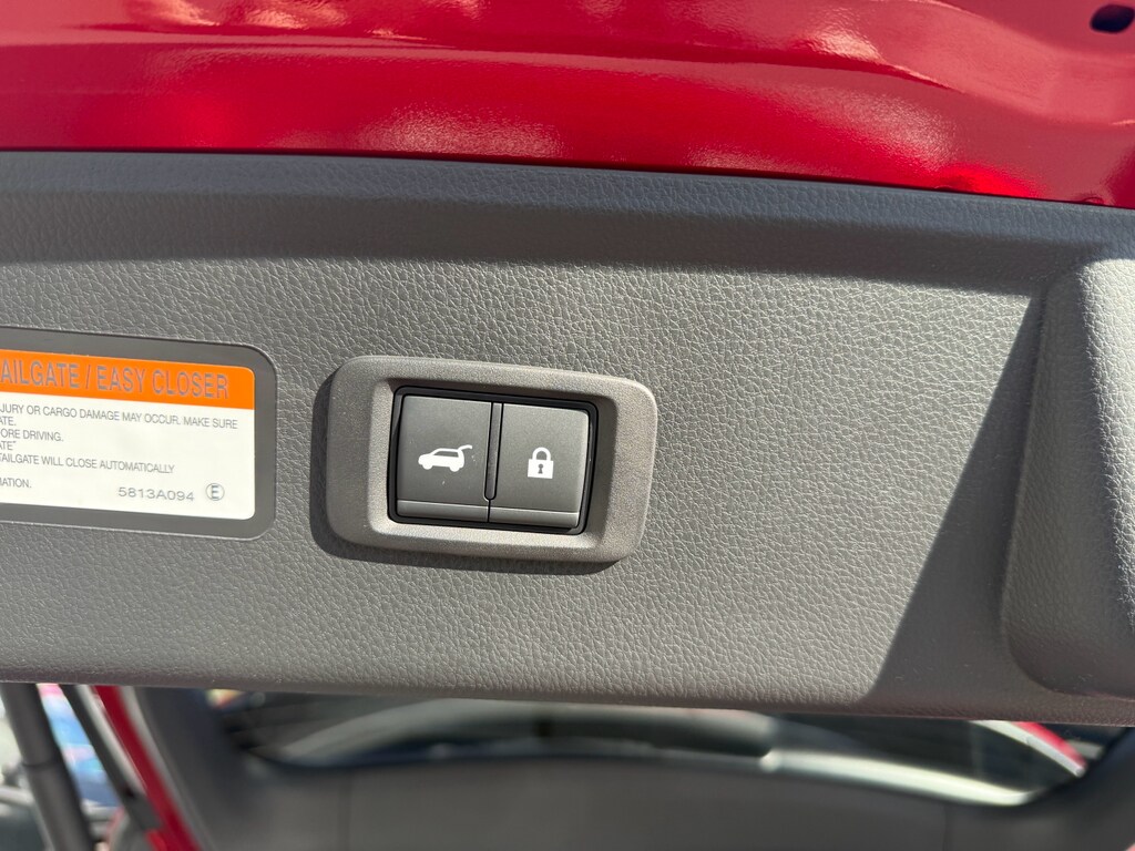 2025 Mitsubishi Eclipse Cross SE photo 3