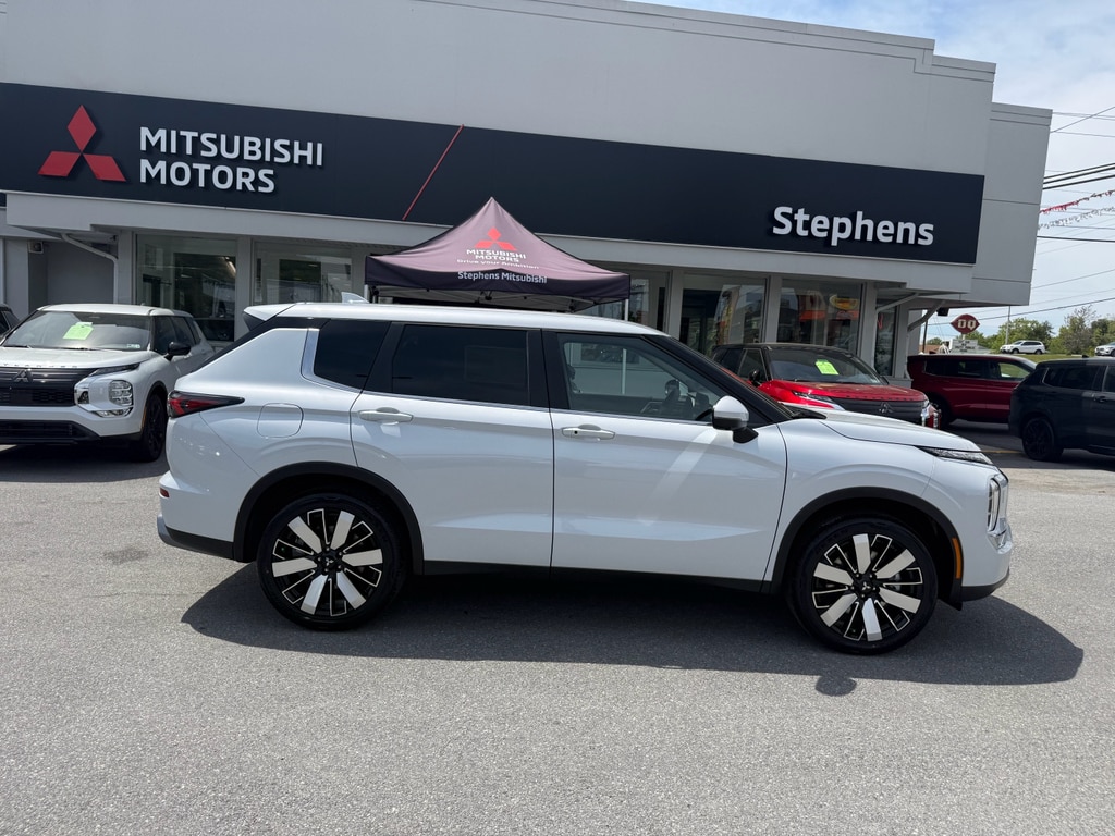 2026 Mitsubishi Outlander SE S-AWC's photo