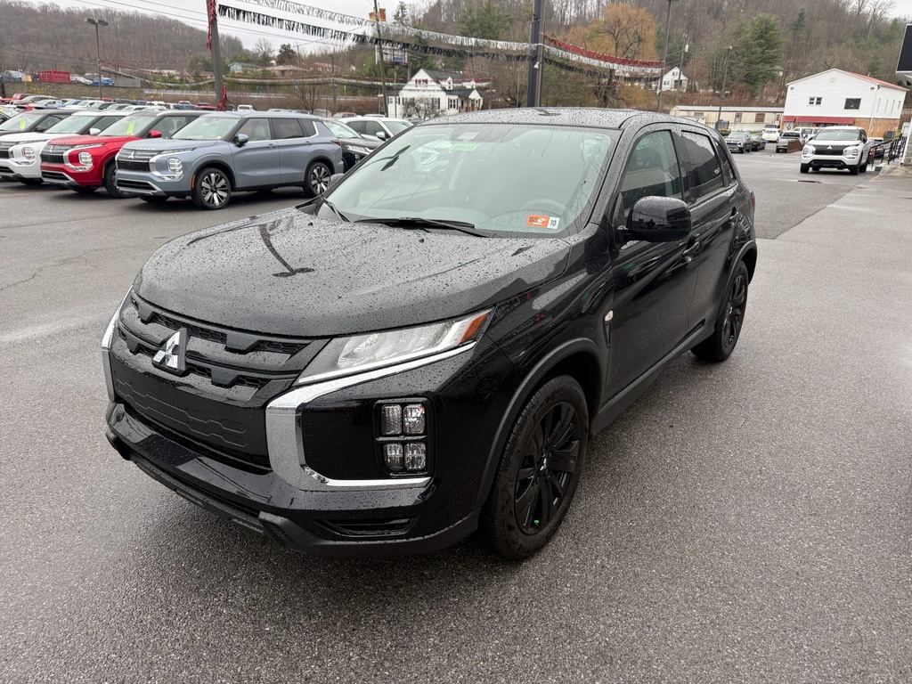 2025 Mitsubishi Outlander Sport LE's photo