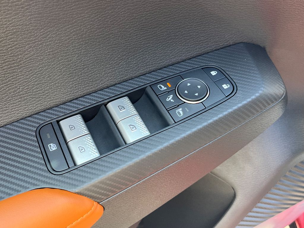 2025 Mitsubishi Outlander PHEV SEL photo 4