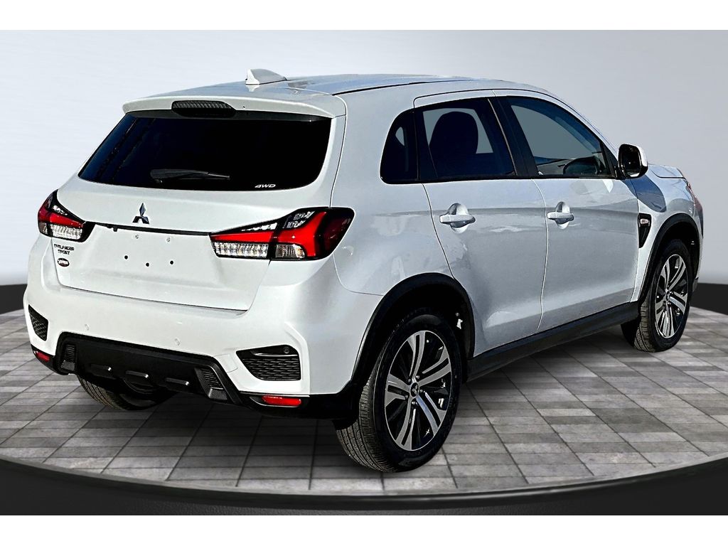 2025 Mitsubishi Outlander Sport ES photo 3
