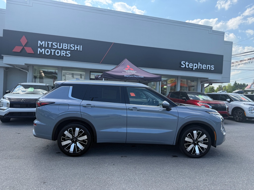 2026 Mitsubishi Outlander SEL S-AWC's photo