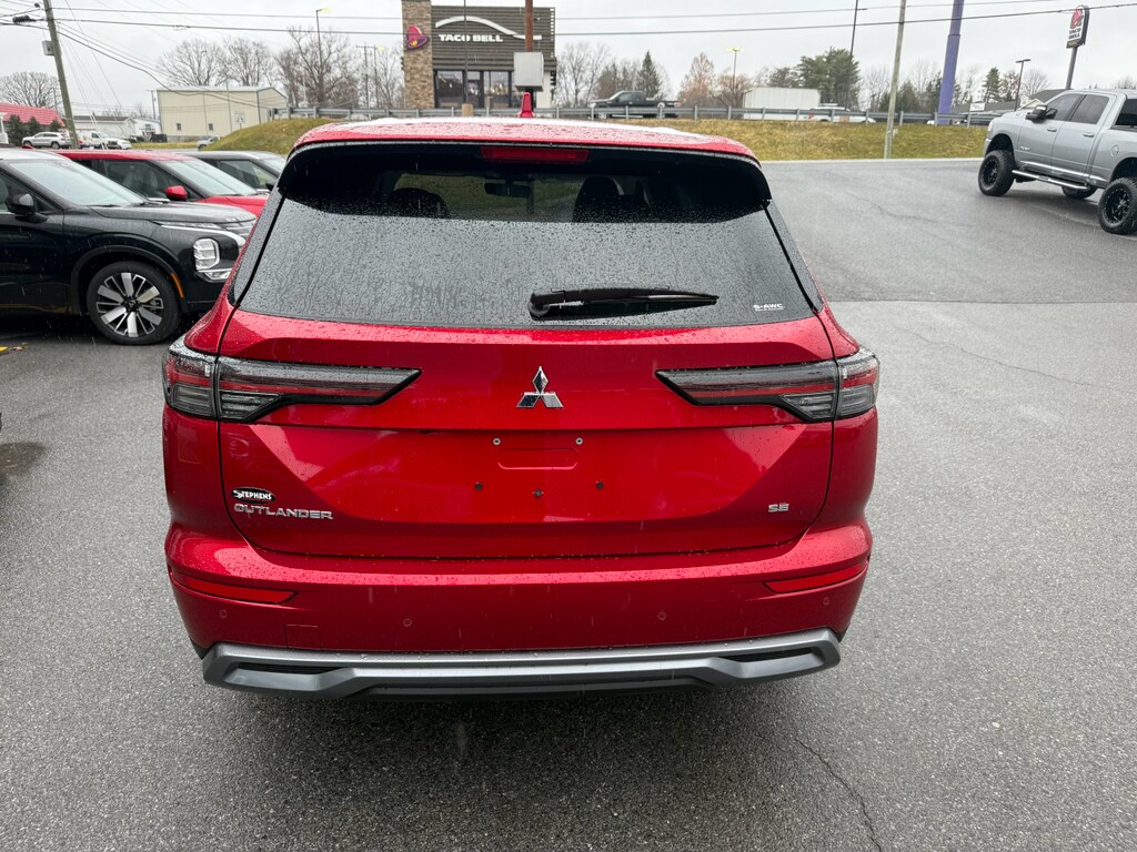 New 2025 Mitsubishi Outlander SE SUV