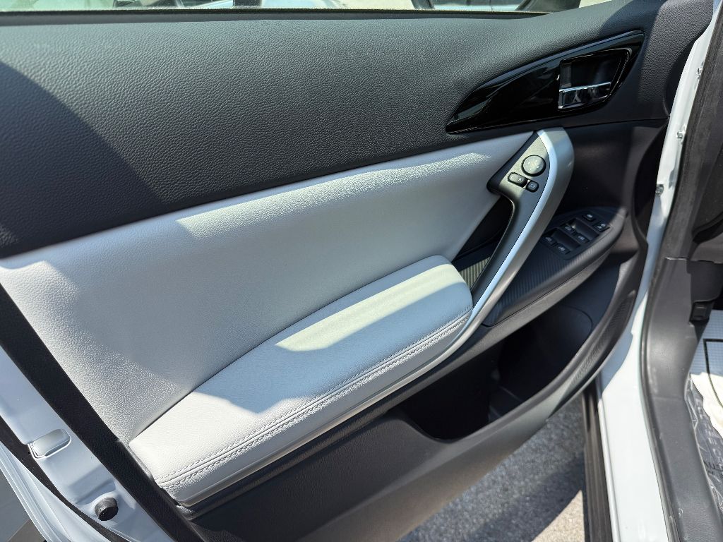 2025 Mitsubishi Eclipse Cross SEL photo 3