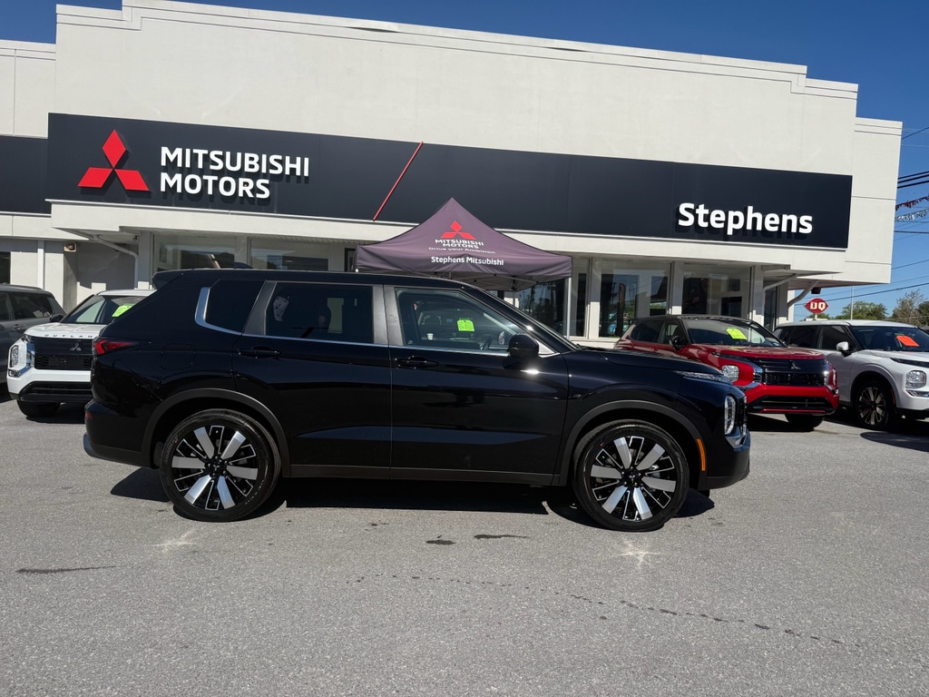 2026 Mitsubishi Outlander SE S-AWC's photo