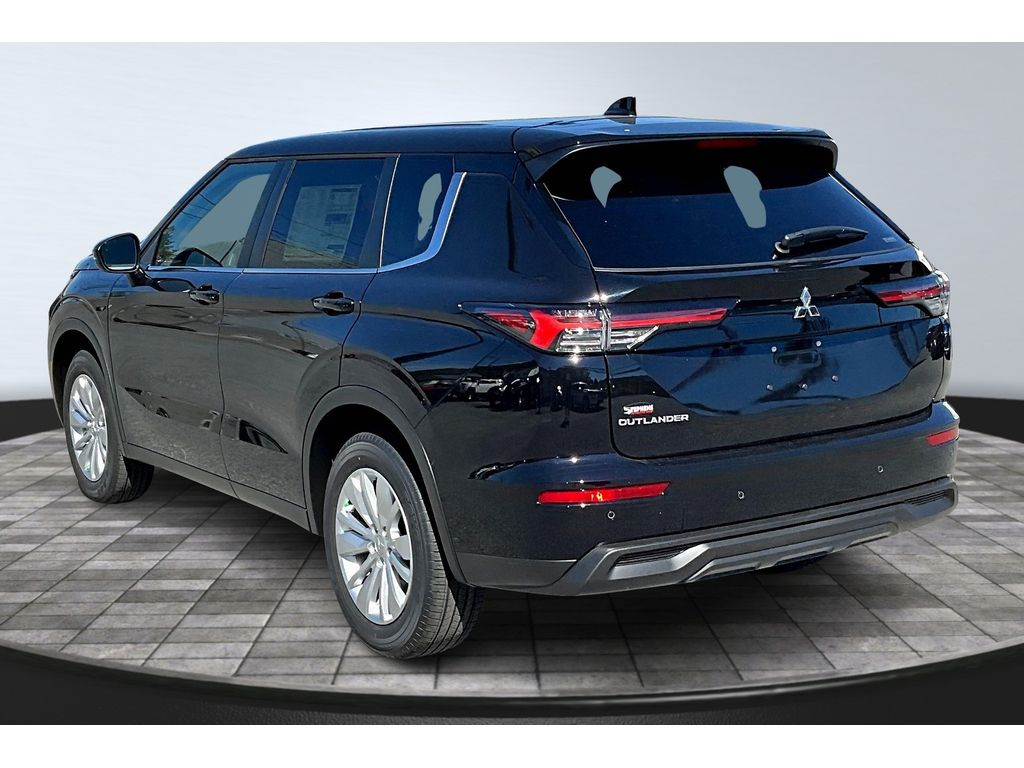 2025 Mitsubishi Outlander ES photo 3