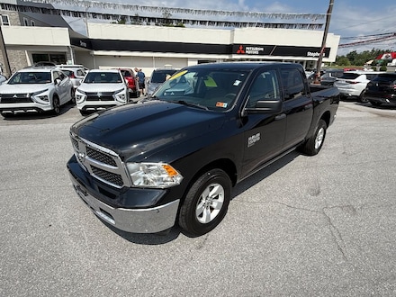 2022 Ram 1500 Classic SLT Truck Crew Cab