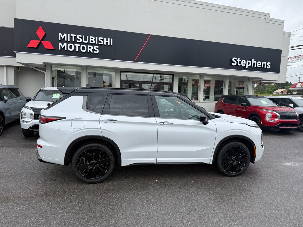 2026 Mitsubishi Outlander Black Edition S-AWC's photo