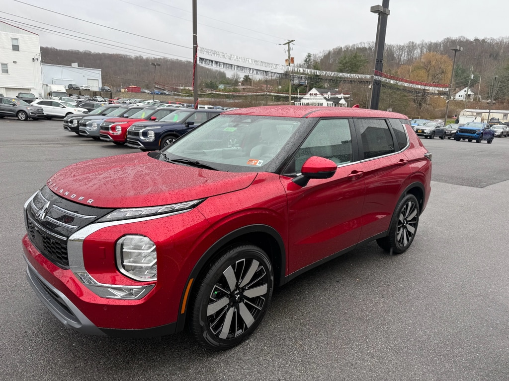 2025 Mitsubishi Outlander SE's photo