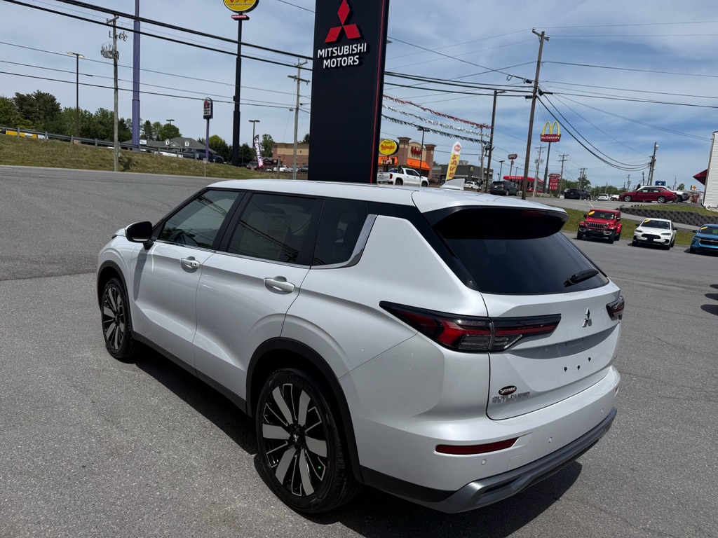 2026 Mitsubishi Outlander SE - Photo 4
