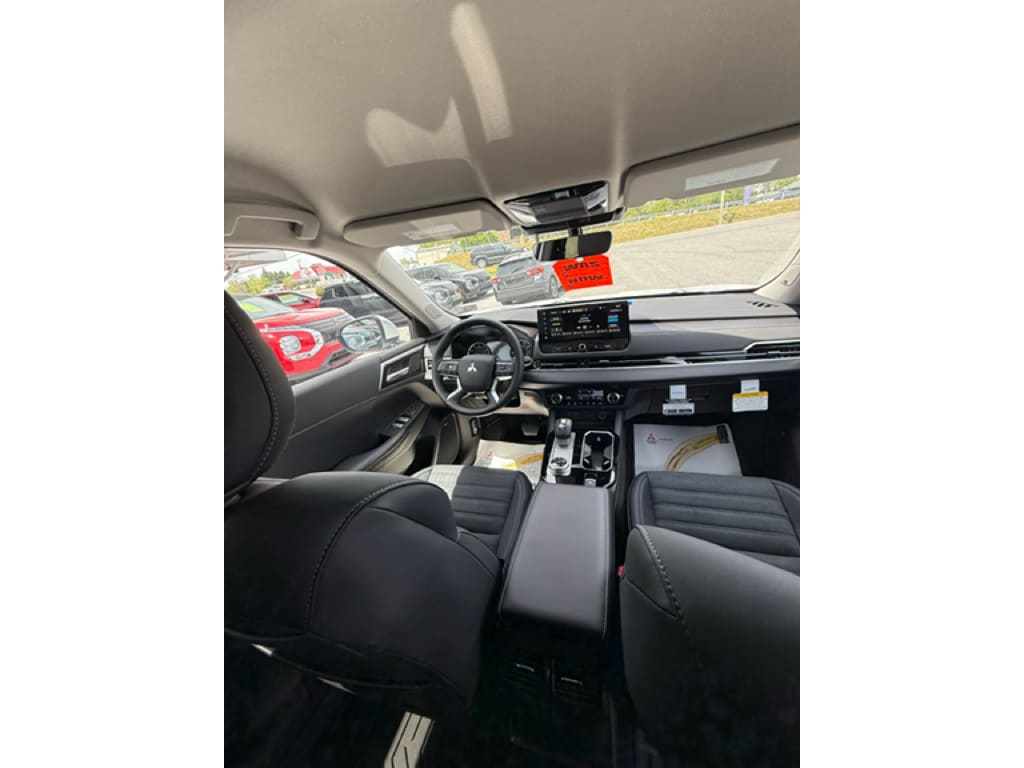 2026 Mitsubishi Outlander SE - Photo 11
