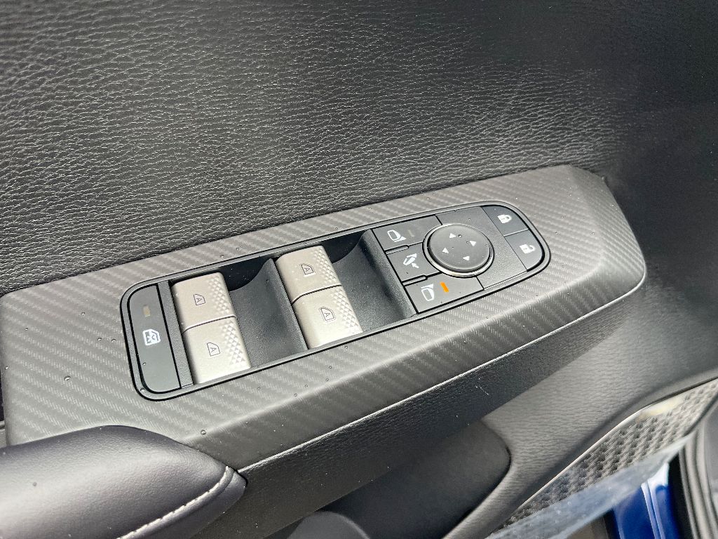 2025 Mitsubishi Outlander SE photo 3