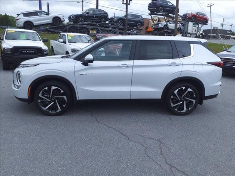 Used 2024 Mitsubishi Outlander Plug-in Hybrid SE with VIN JA4T5VA91RZ018728 for sale in Princeton, WV
