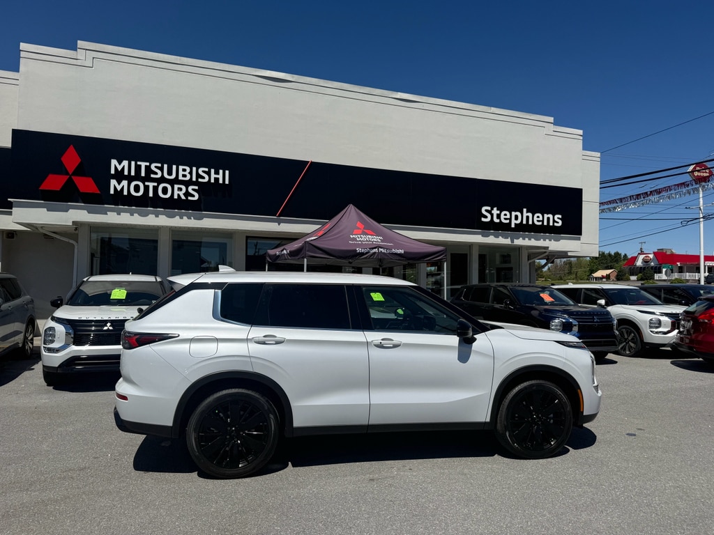 2026 Mitsubishi Outlander LE S-AWC's photo