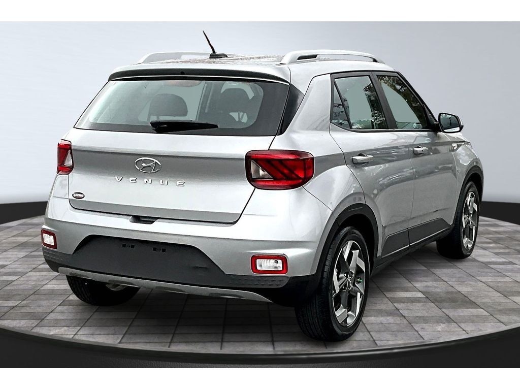 Used 2024 Hyundai Venue SEL SUV