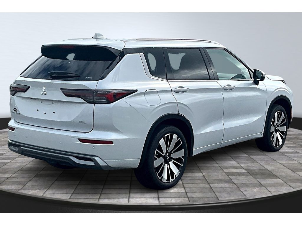 2025 Mitsubishi Outlander SEL photo 4
