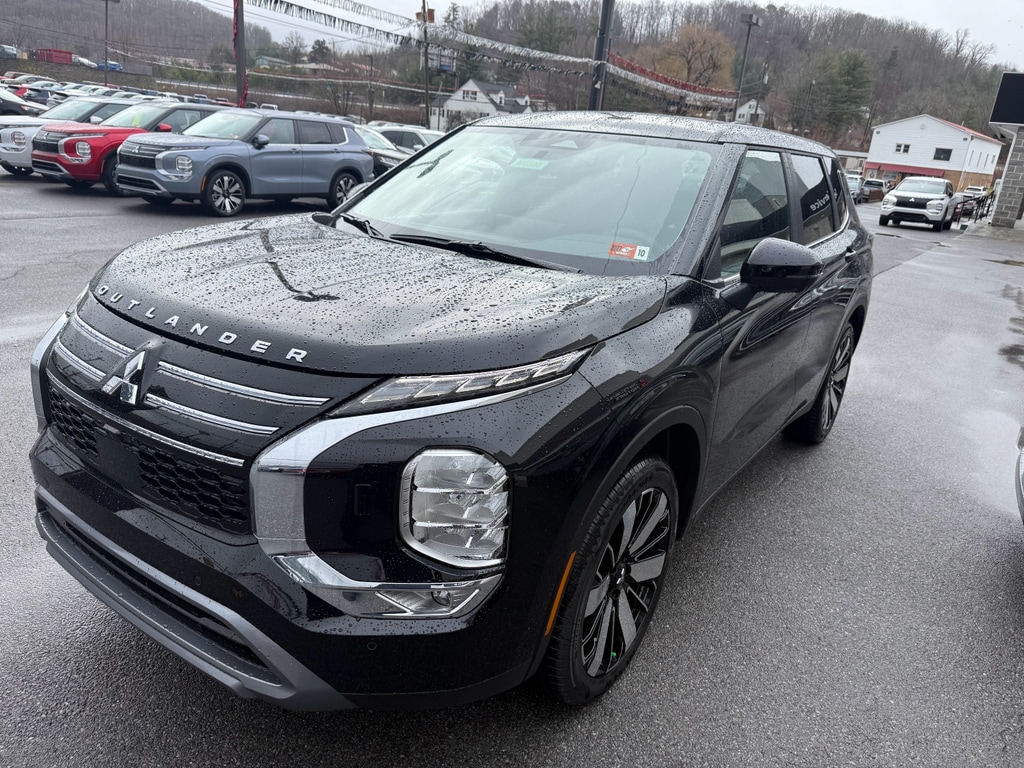 2025 Mitsubishi Outlander SE's photo