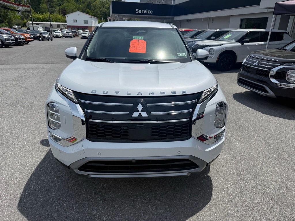 2026 Mitsubishi Outlander SE - Photo 2
