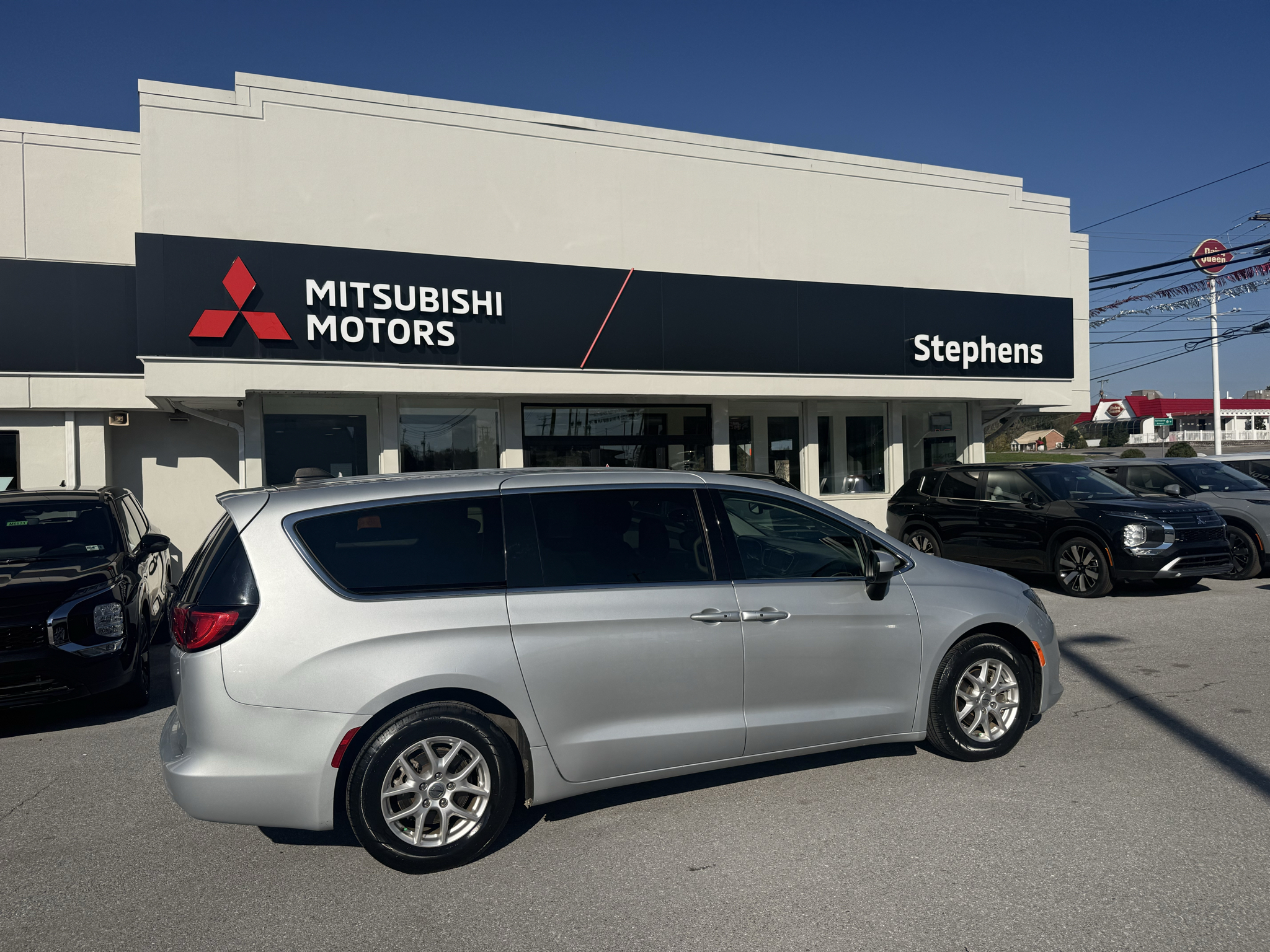 2023 Chrysler Voyager LX