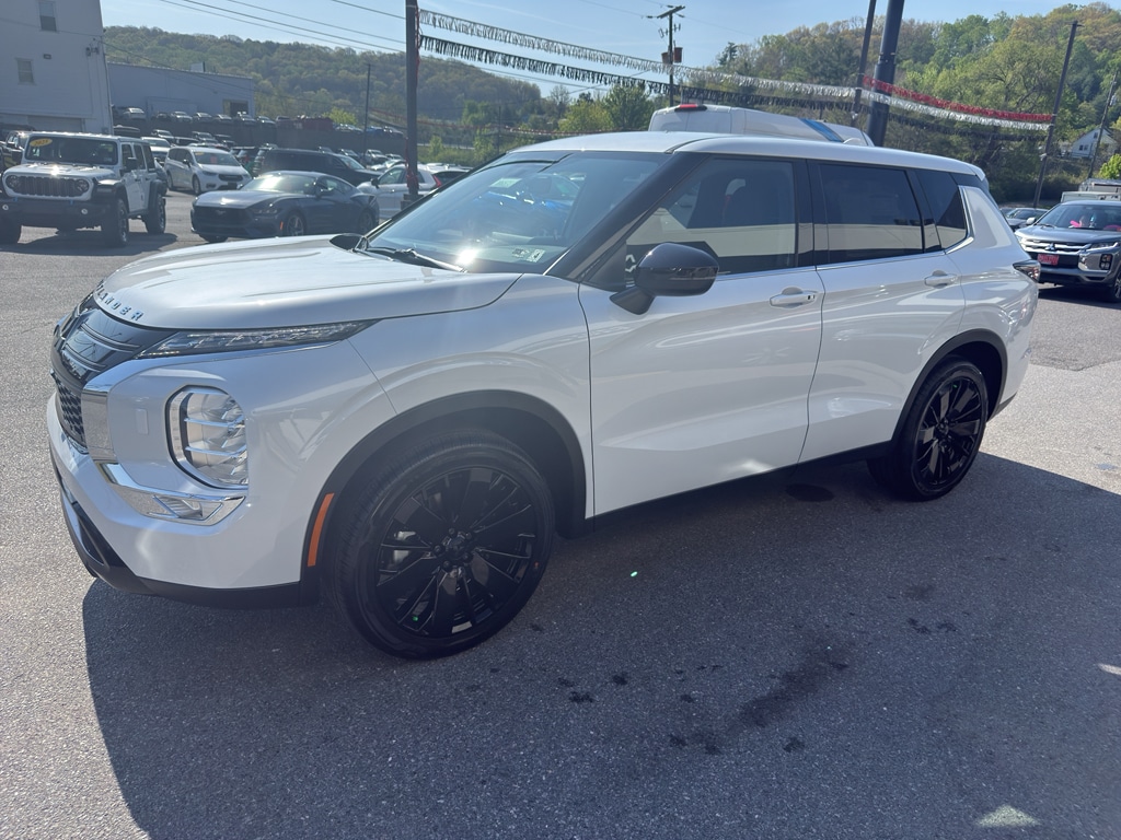 2026 Mitsubishi Outlander LE S-AWC's photo