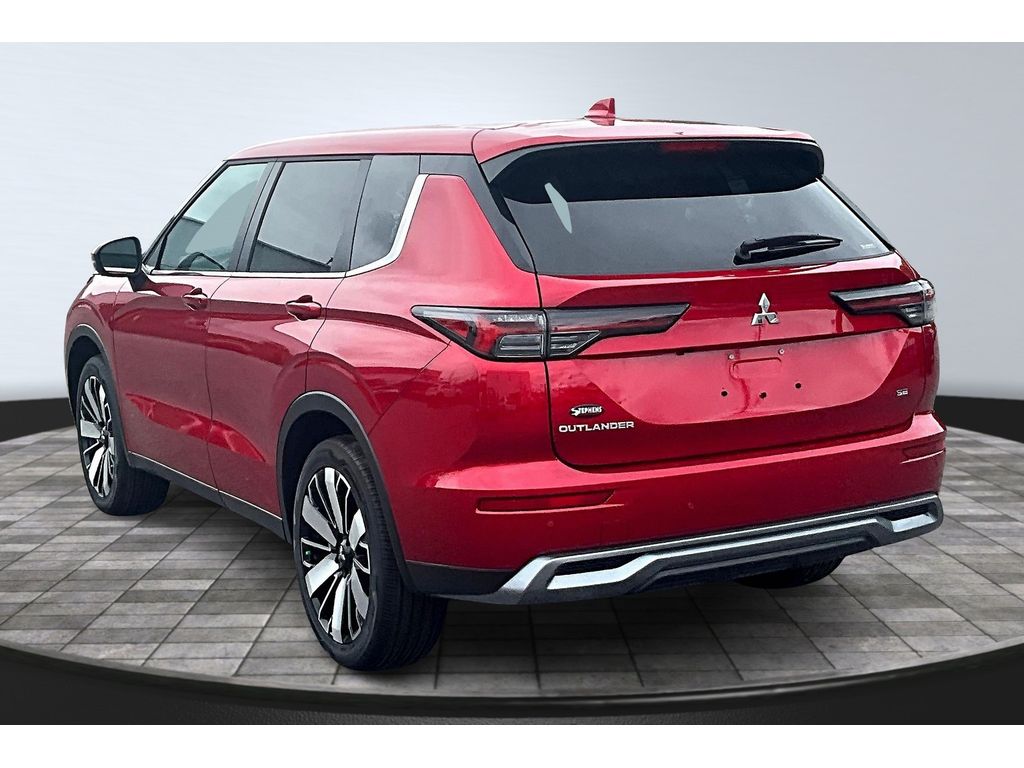 2025 Mitsubishi Outlander SE photo 3